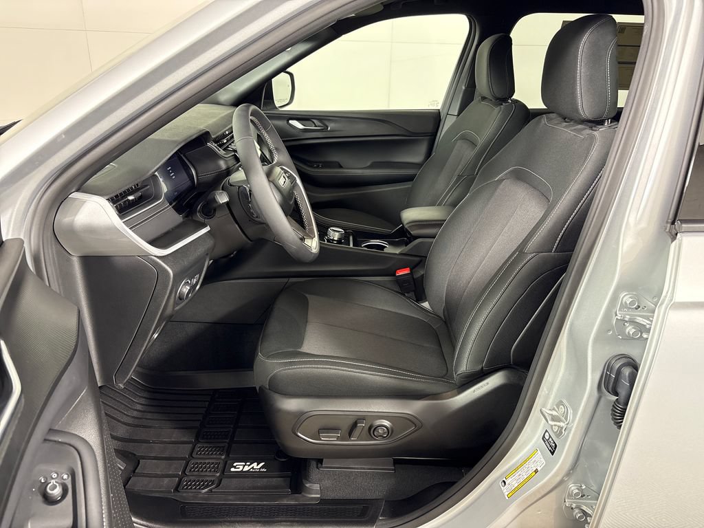 Used 2025 Jeep Grand Cherokee L Laredo RWD image 26