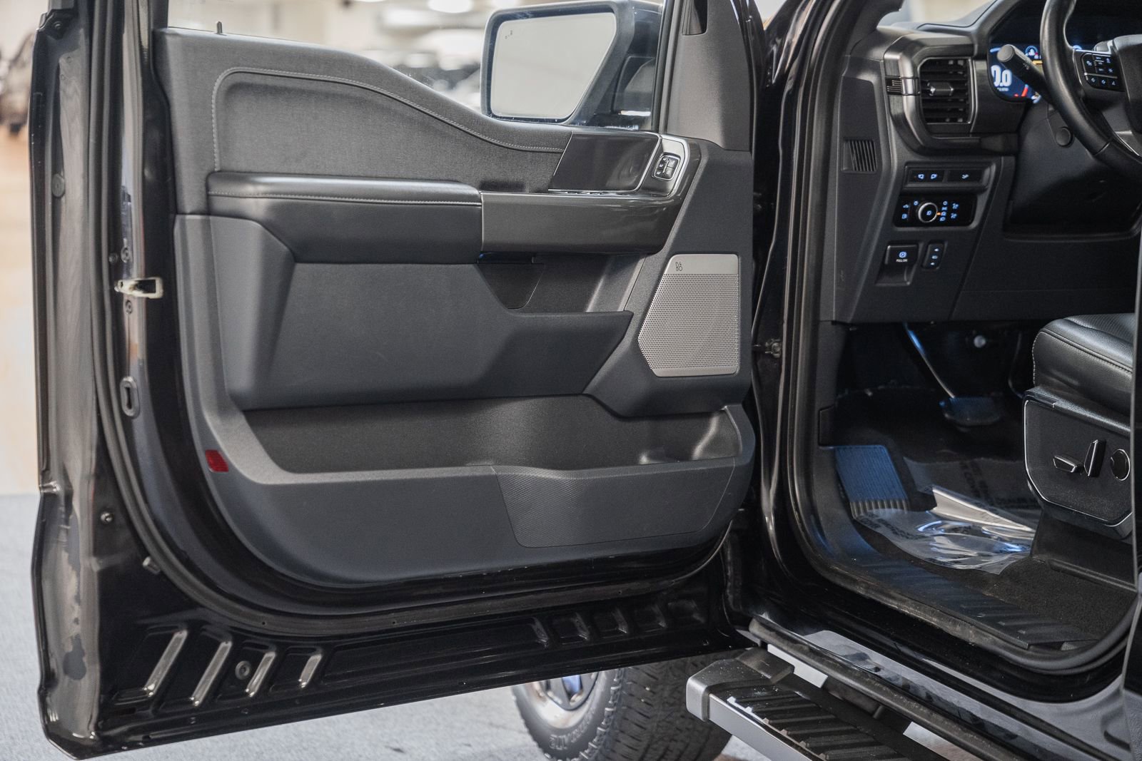 Certified 2023 Ford F150 Lariat w/ Equipment Group 502A High image 48