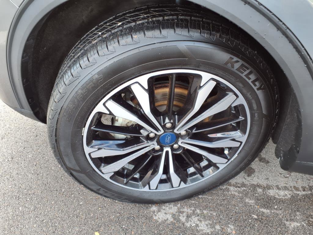 Certified 2022 Ford Escape SEL w/ SEL Stealth AWD Package image 9