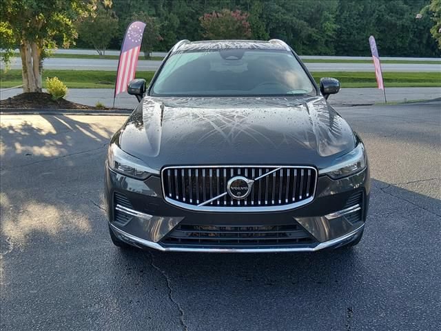 Used 2023 Volvo XC60 B5 Plus FWD image 9