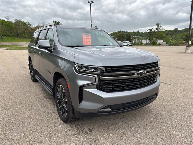 Used 2022 Chevrolet Suburban RST w/ Luxury Package AWD/4WD image 6