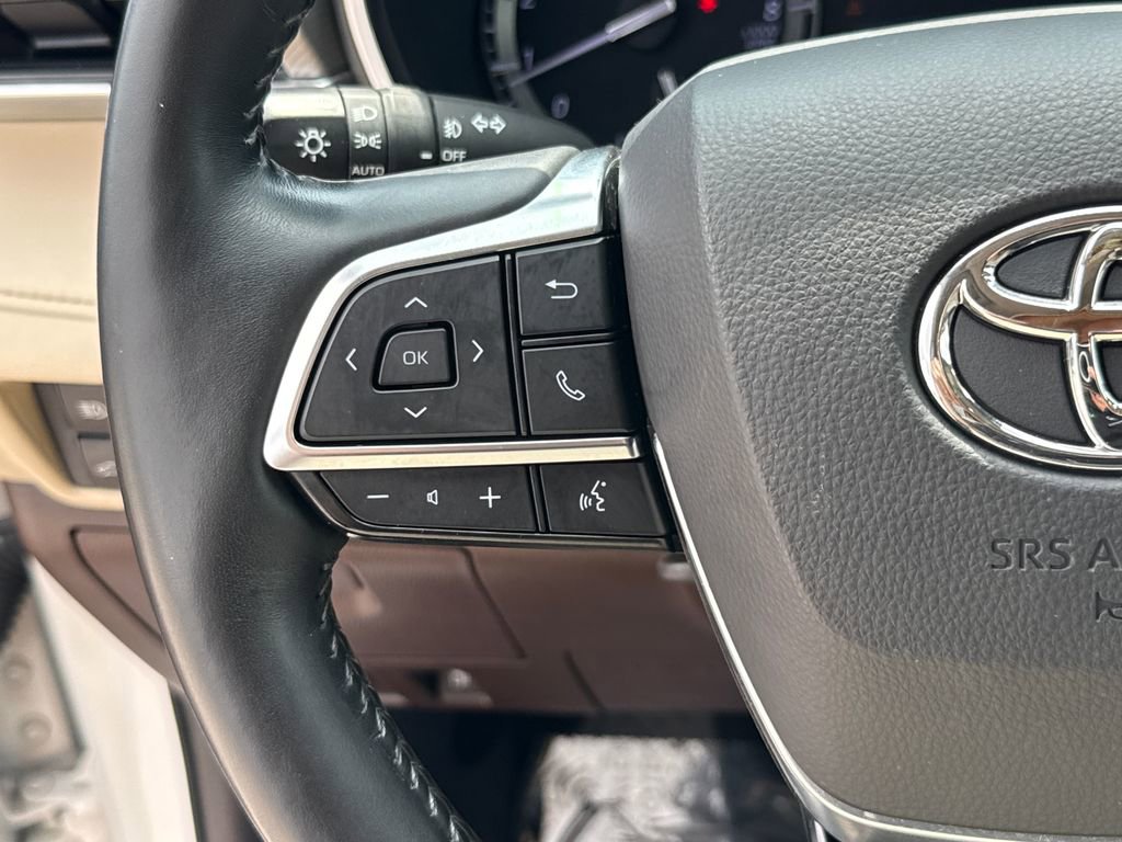 Used 2021 Toyota Highlander Platinum FWD image 17