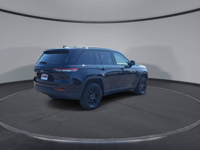 Used 2025 Jeep Grand Cherokee Altitude AWD/4WD image 8