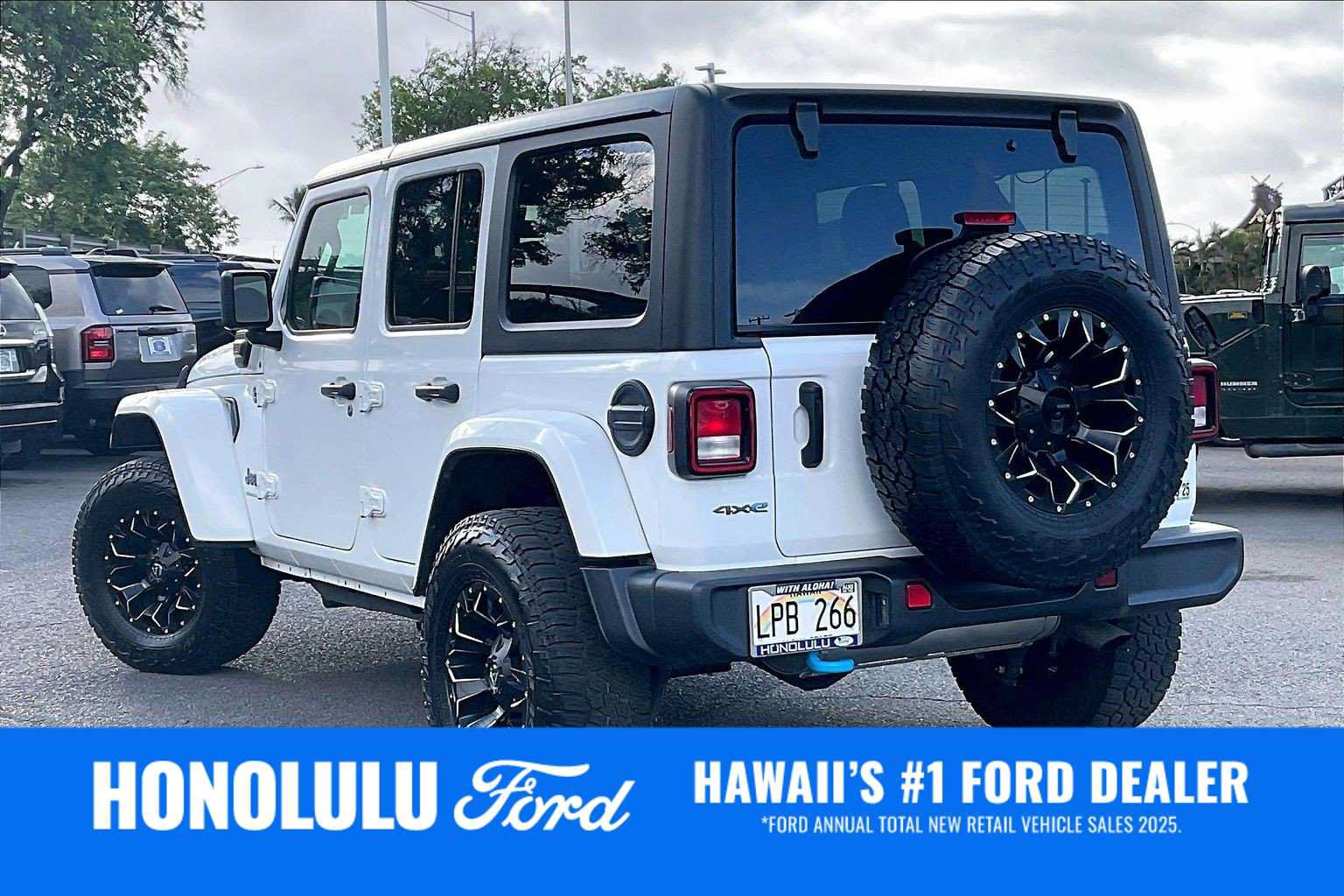 Used 2024 Jeep Wrangler Unlimited w/ Dual Top Group AWD/4WD image 4