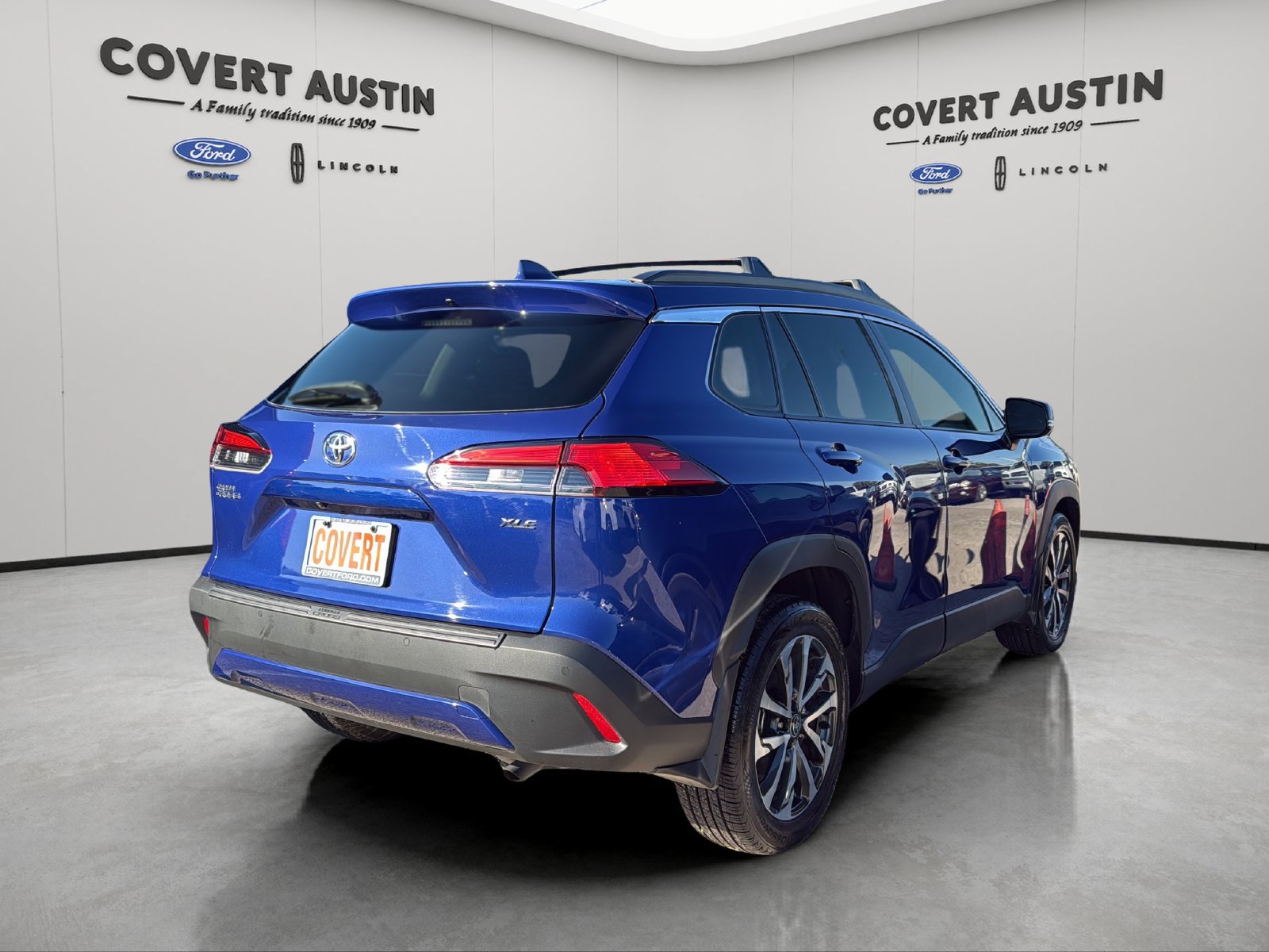 Used 2022 Toyota Corolla Cross XLE w/ Convenience Package FWD image 5