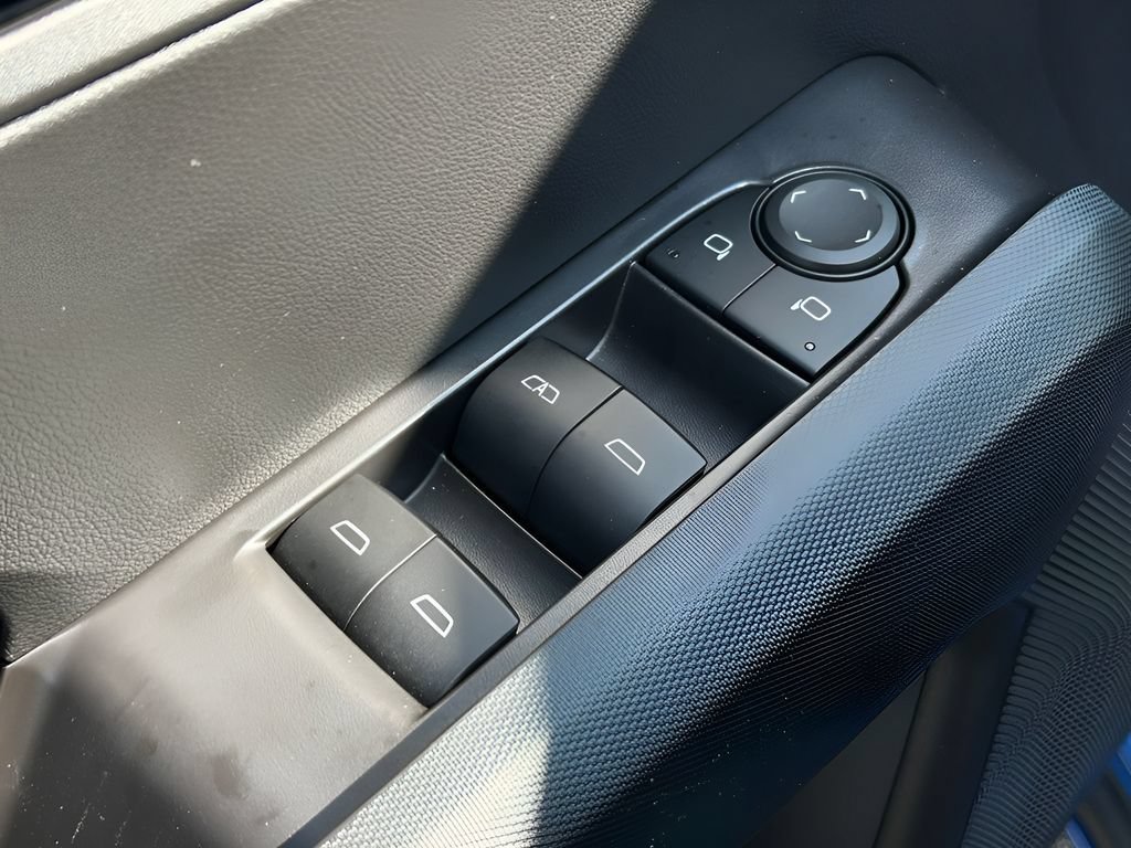 Used 2025 Chevrolet Colorado Trail Boss AWD/4WD image 17