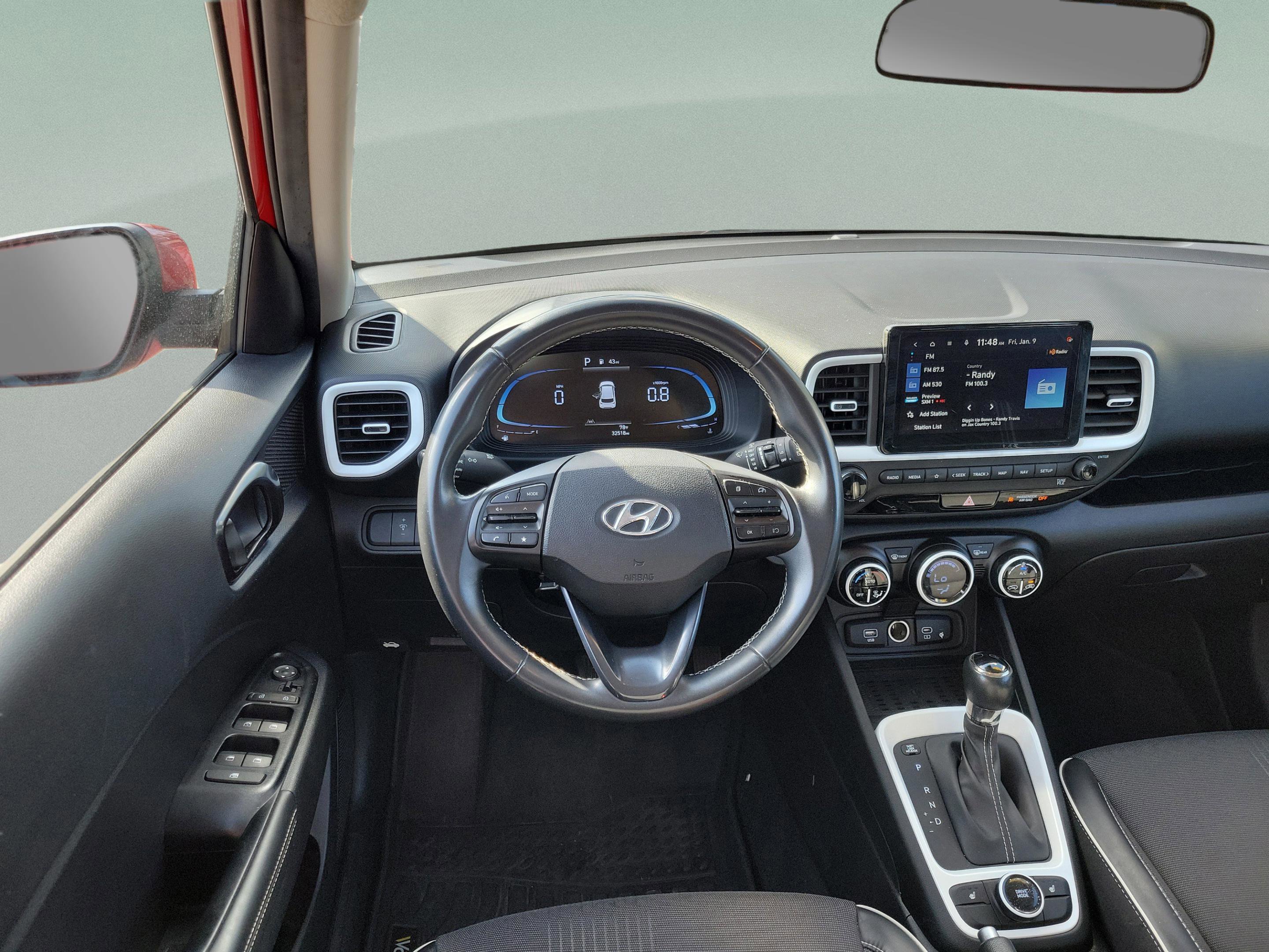 Used 2023 Hyundai Venue Limited image 15