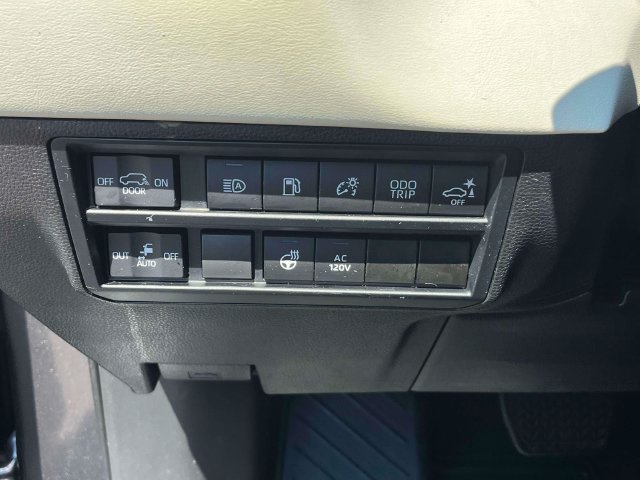 Used 2024 Toyota Sequoia Capstone AWD/4WD image 30
