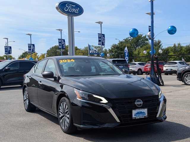 Used 2024 Nissan Altima 2.5 SV FWD image 2
