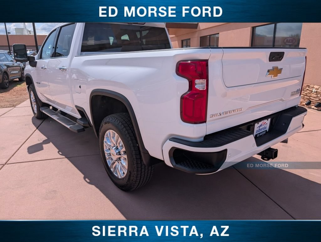 Used 2022 Chevrolet Silverado 2500 High Country w/ Technology Package AWD/4WD image 3