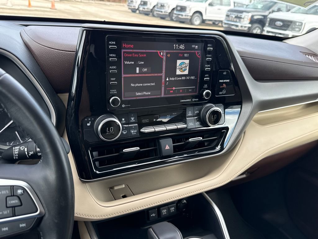 Used 2021 Toyota Highlander XLE image 19