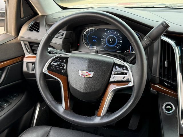Used 2017 Cadillac Escalade Luxury AWD/4WD image 18