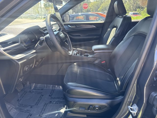 Used 2025 Jeep Grand Cherokee Altitude RWD image 14