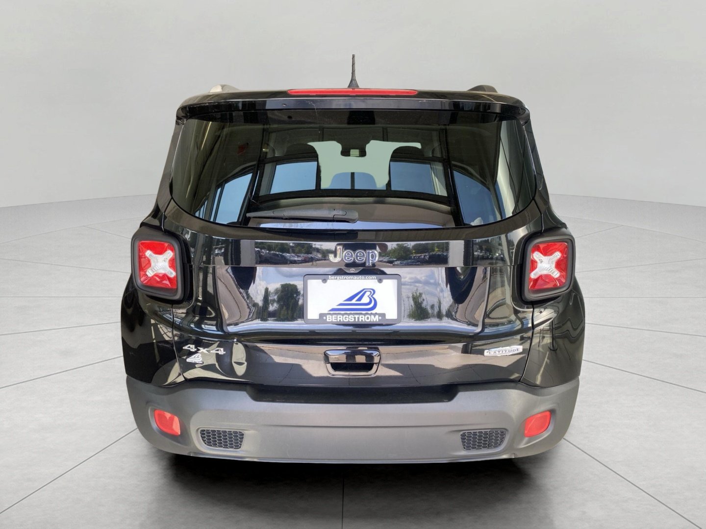 Used 2018 Jeep Renegade Latitude w/ Cold Weather Group AWD/4WD image 7