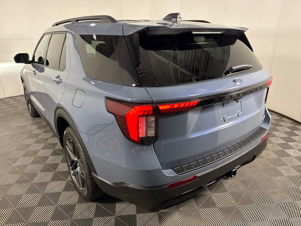 Certified 2025 Ford Explorer ST-Line w/ Premium Package AWD/4WD image 9