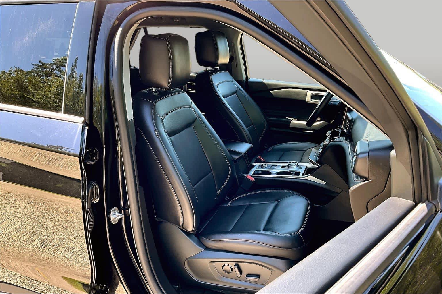 Certified 2023 Ford Explorer Limited w/ Hybrid Equipment Group 310A AWD/4WD image 8