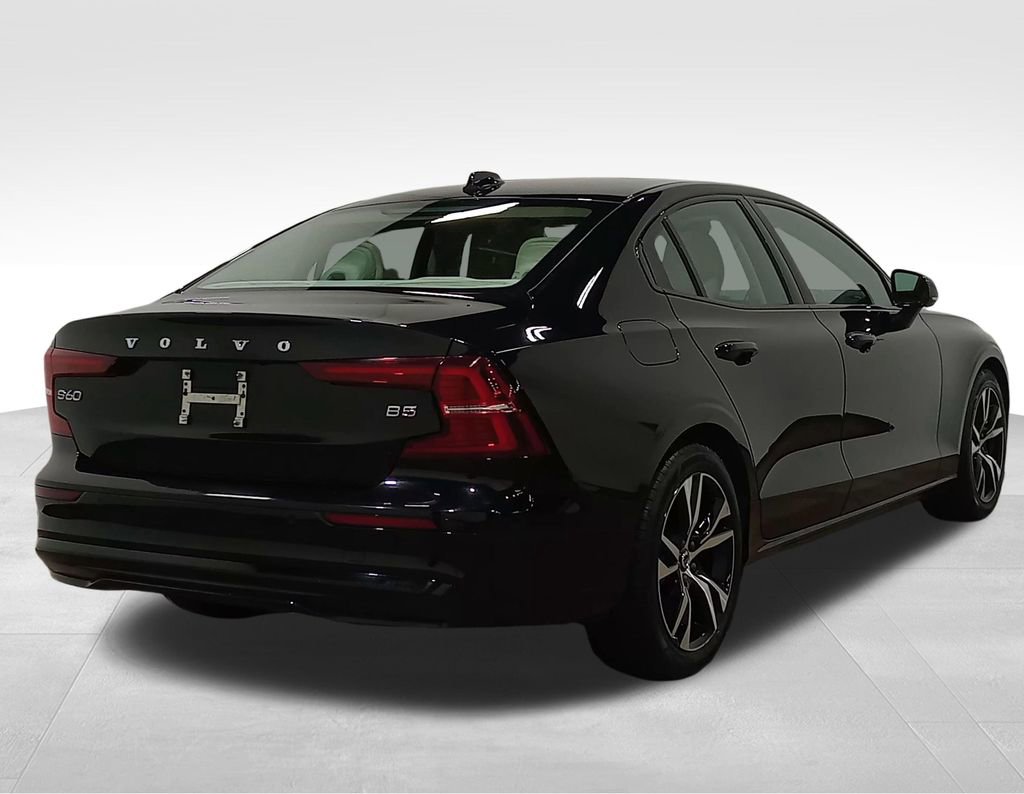 Used 2024 Volvo S60 B5 Plus FWD image 3