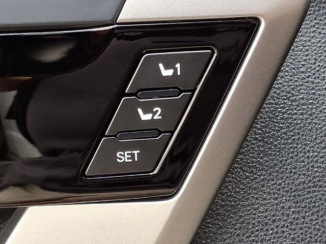 Used 2023 Toyota Tundra Limited w/ Power Package AWD/4WD image 29