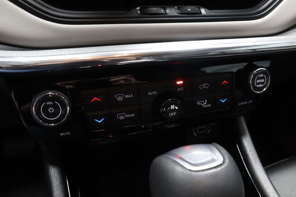 Used 2024 Jeep Compass Limited image 32