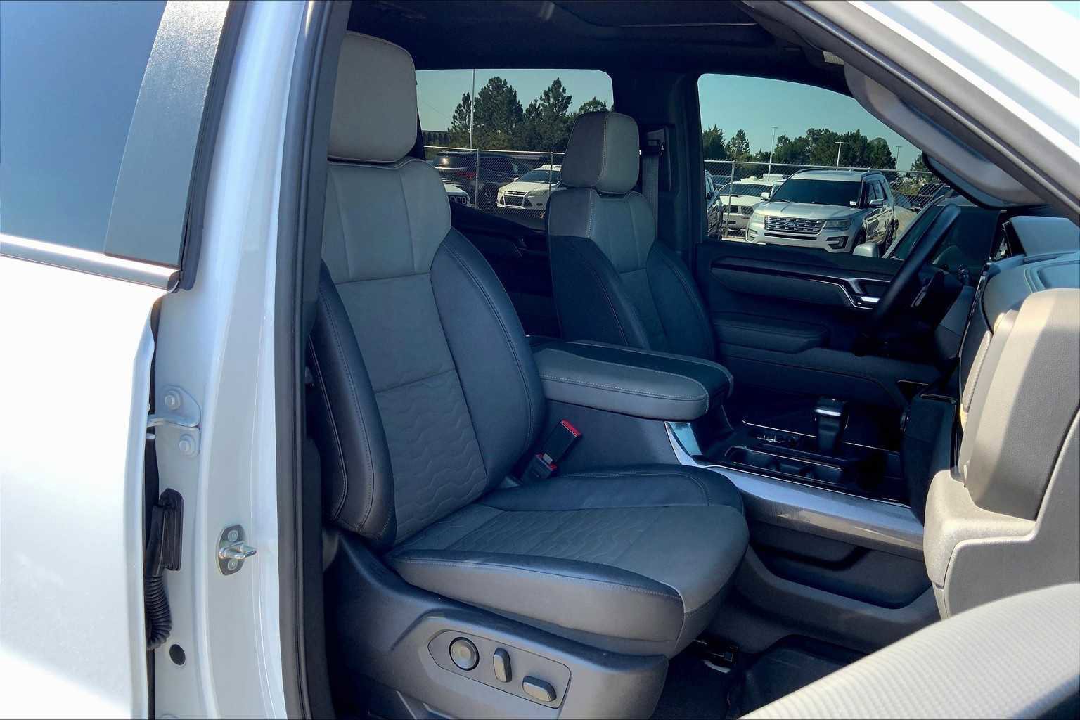 Used 2024 Chevrolet Silverado 1500 ZR2 w/ Technology Package image 10