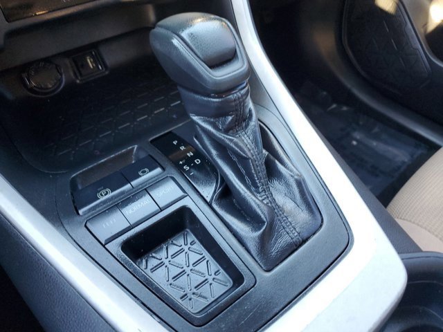 Used 2019 Toyota RAV4 LE w/ Phone Cable & Charge Package image 20