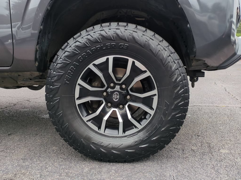 Used 2022 Toyota Tacoma SR5 RWD image 13