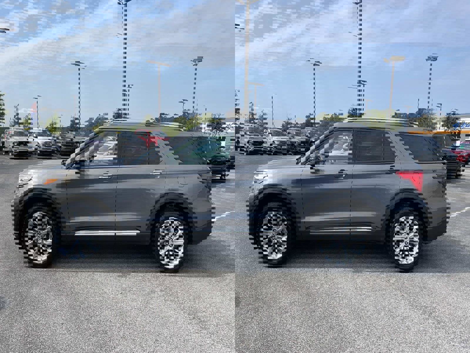 Certified 2023 Ford Explorer Platinum w/ Technology Package image 8