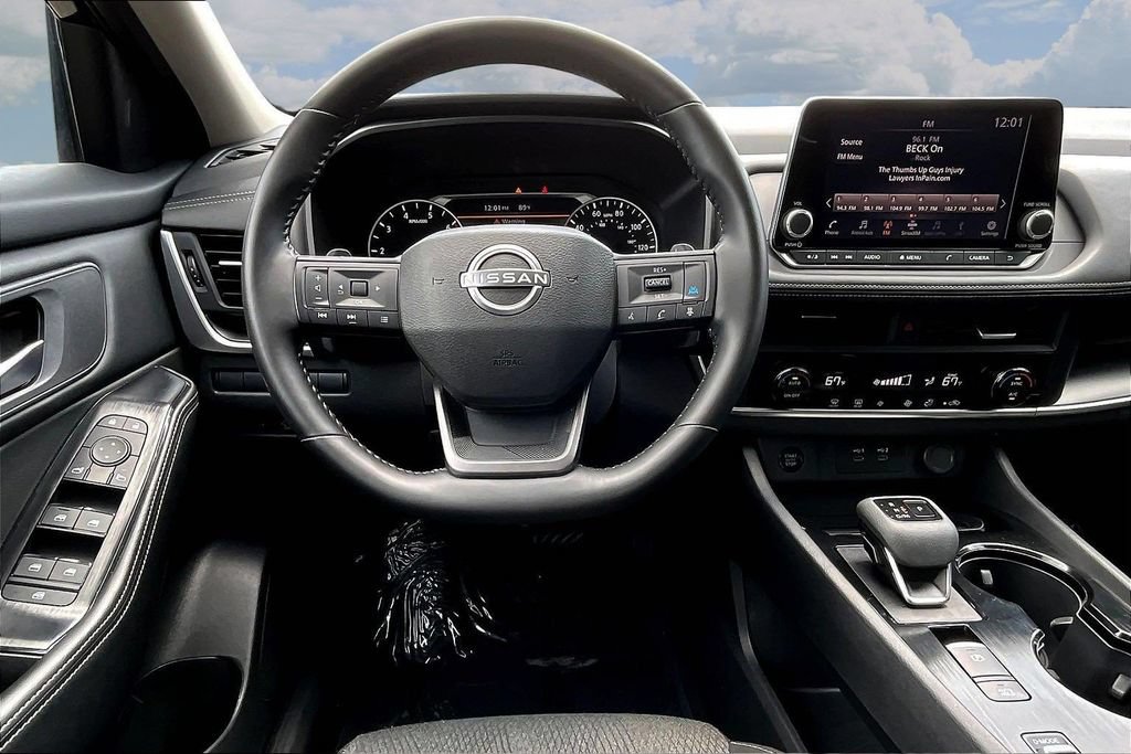Used 2025 Nissan Rogue SV FWD image 10