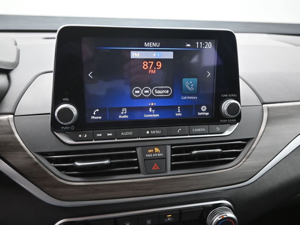 Used 2025 Nissan Altima 2.5 SV FWD image 13