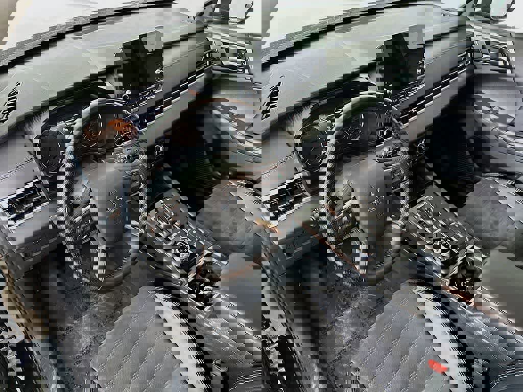 Used 2024 Mitsubishi Outlander SE image 2