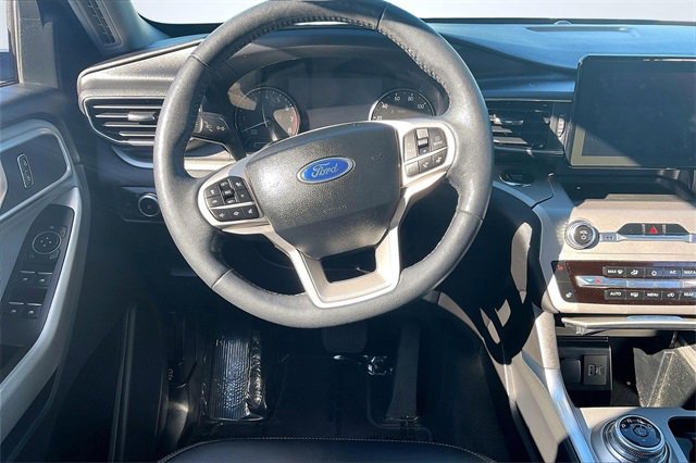 Certified 2022 Ford Explorer XLT w/ Equipment Group 202A image 5