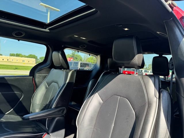 Used 2020 Chrysler Pacifica Limited w/ Advanced Safetytec Group FWD image 12