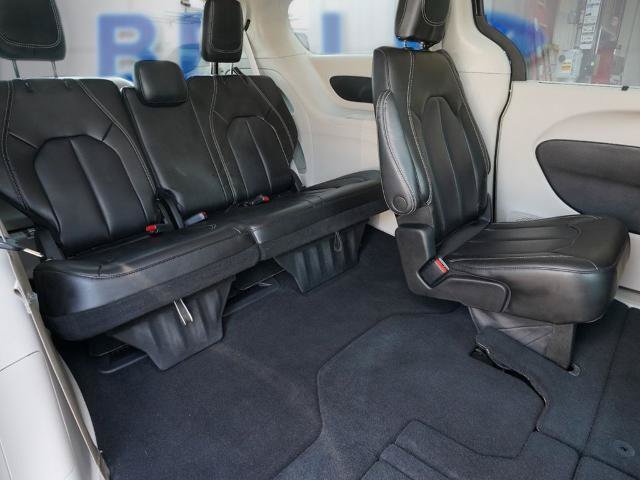 Used 2023 Chrysler Pacifica Touring-L FWD image 29