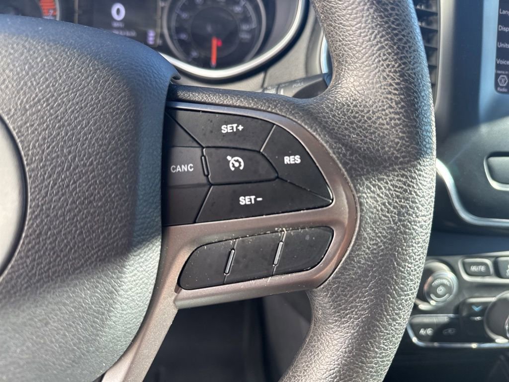 Used 2019 Jeep Cherokee Latitude w/ Popular Appearance Group image 17