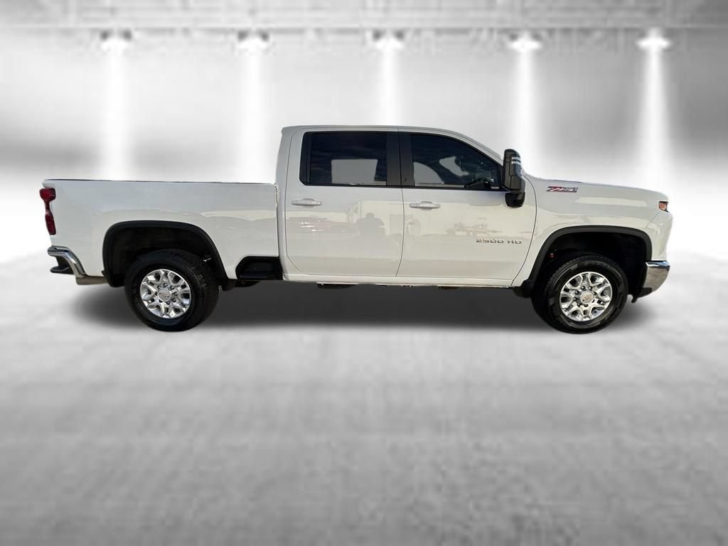 Used 2024 Chevrolet Silverado 2500 LT AWD/4WD image 3
