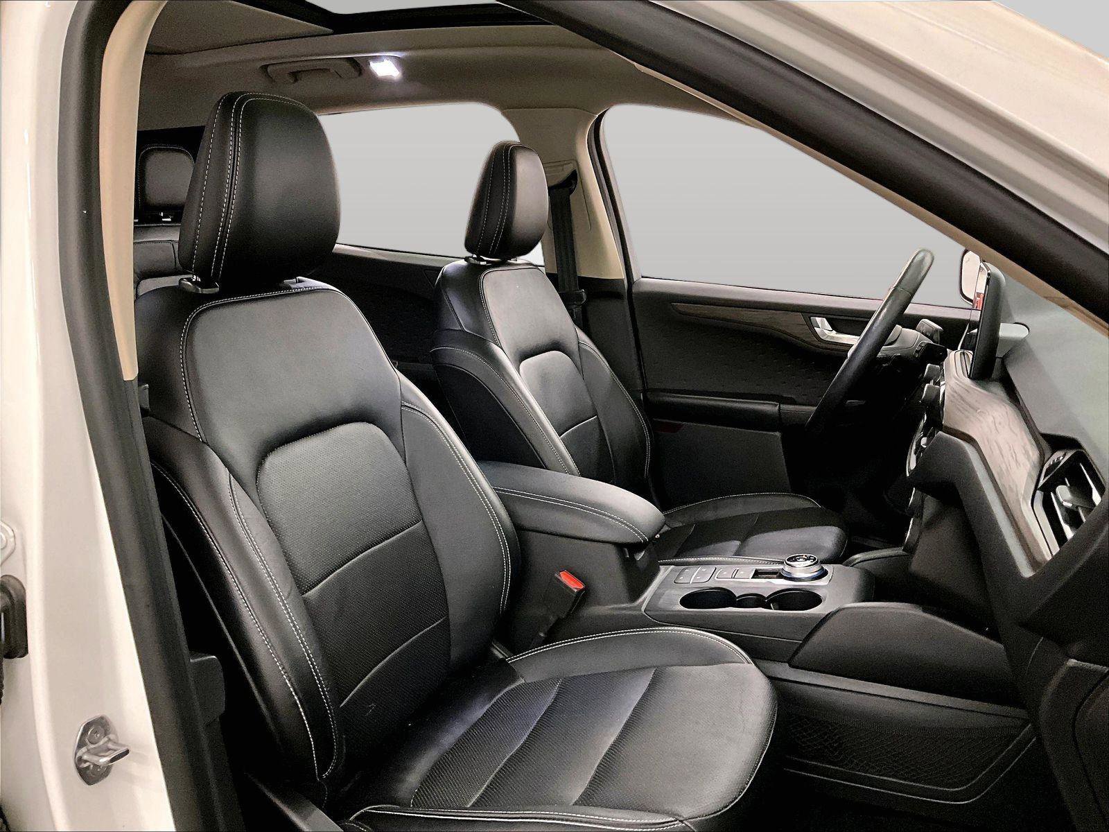 Certified 2020 Ford Escape Titanium w/ Titanium Premium Package 2.0 AWD/4WD image 7
