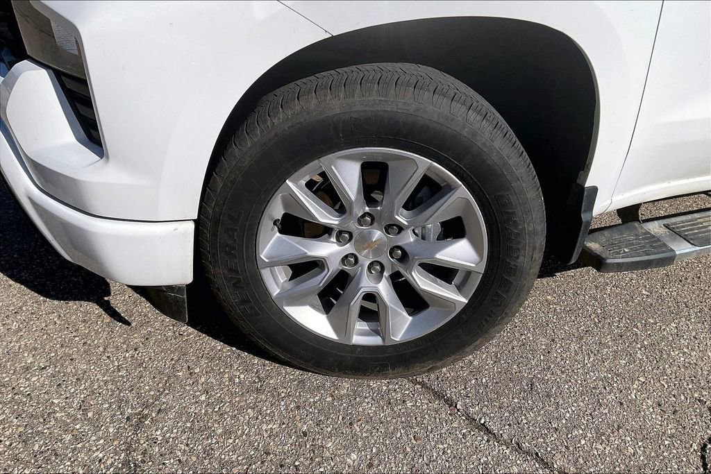 Used 2023 Chevrolet Silverado 1500 Custom image 4