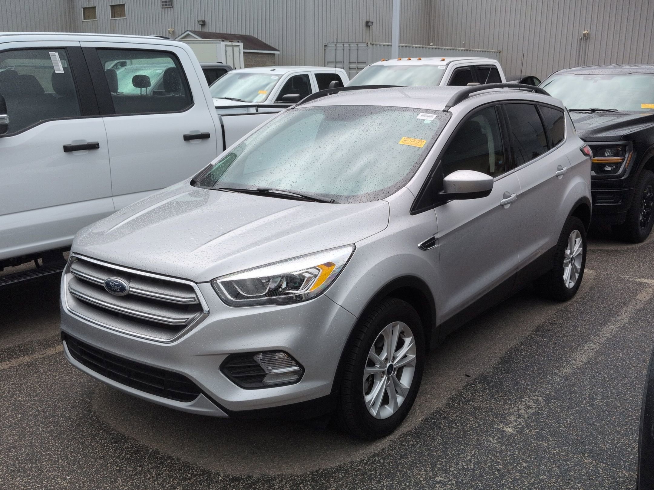 Certified 2017 Ford Escape SE w/ Equipment Group 201A FWD image 3