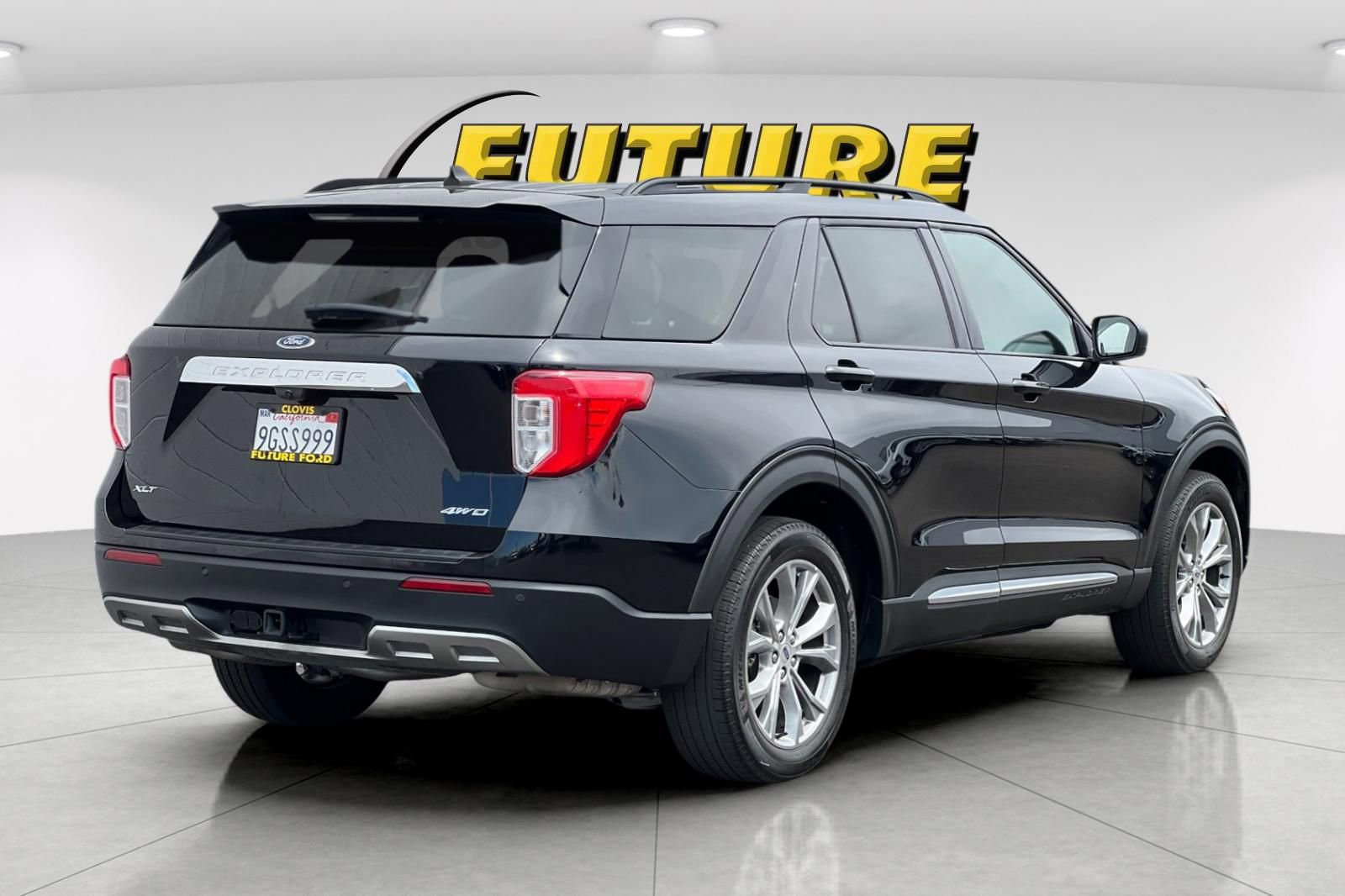Certified 2022 Ford Explorer XLT w/ Equipment Group 202A AWD/4WD image 3