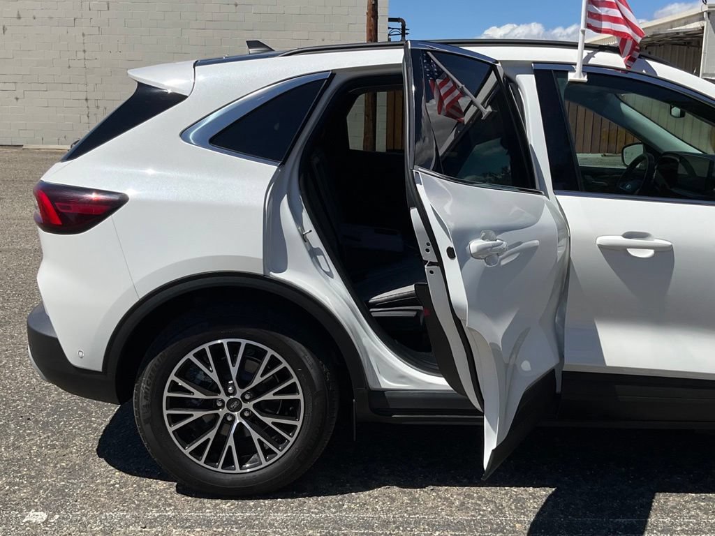 Certified 2024 Ford Escape SE w/ PHEV Premium Package FWD image 22