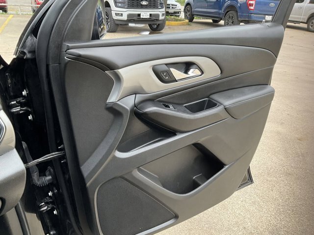 Used 2023 Chevrolet Traverse LT FWD image 21