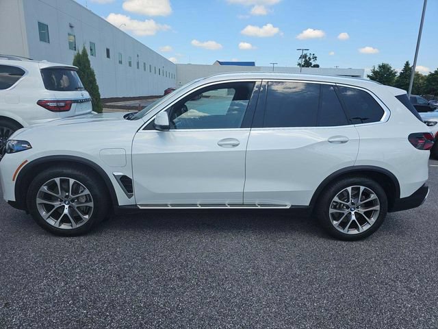 Used 2025 BMW X5 xDrive50e AWD/4WD image 2