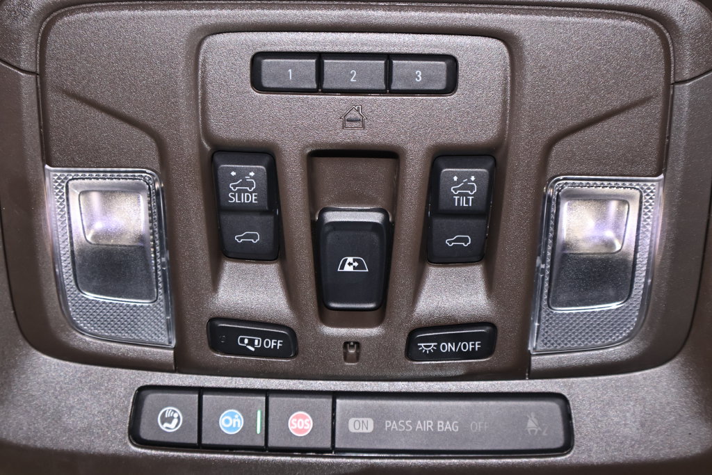Used 2024 GMC Sierra 3500 Denali w/ Denali Reserve Package AWD/4WD image 39