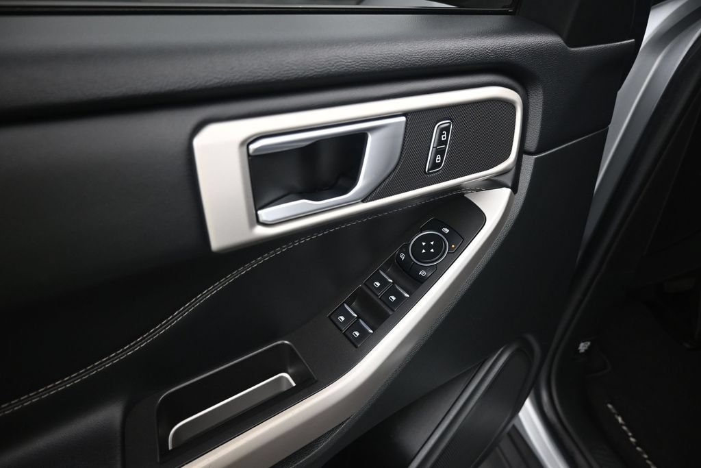 Certified 2023 Ford Explorer XLT RWD image 16