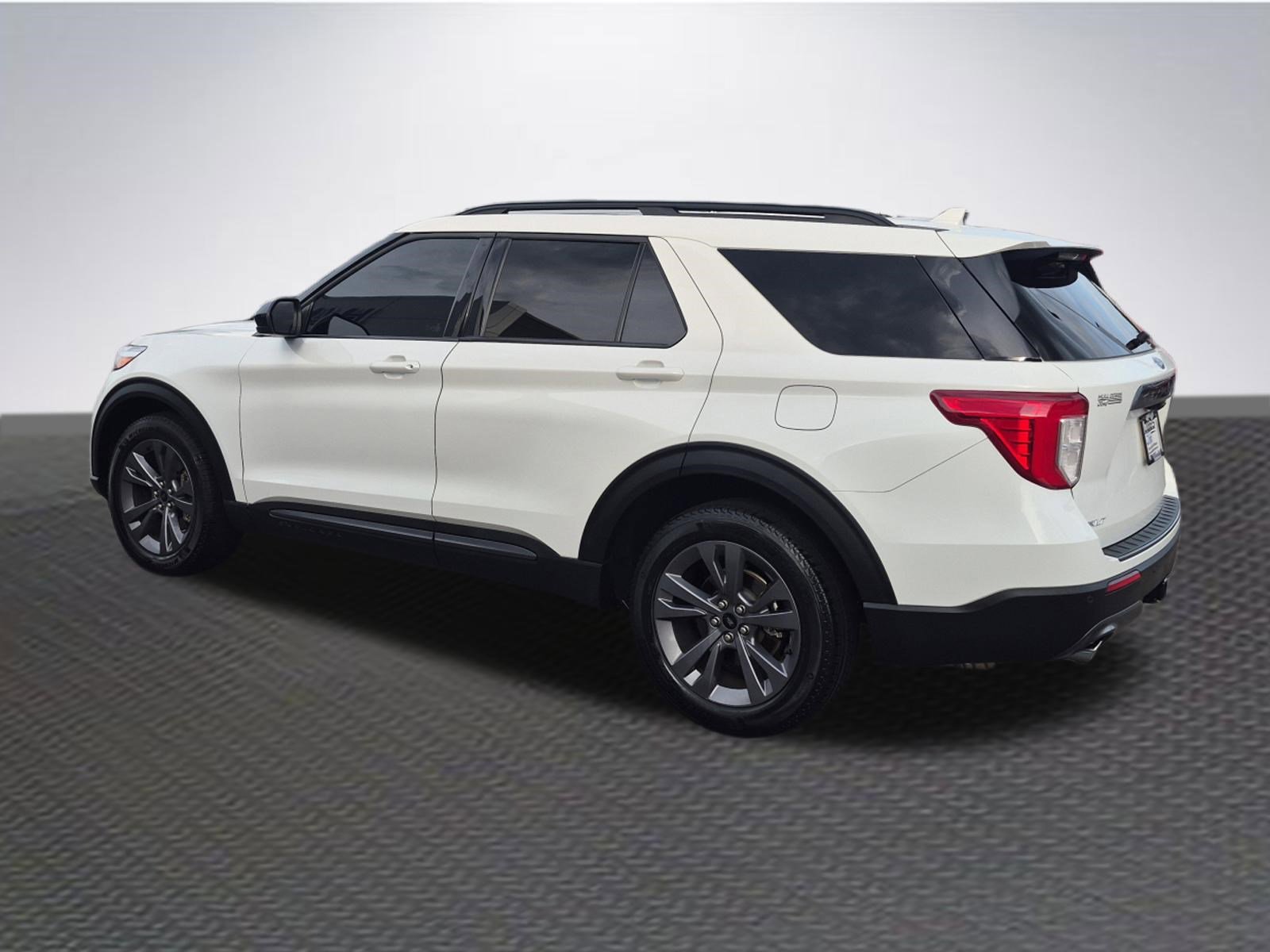 Certified 2023 Ford Explorer XLT w/ Equipment Group 202A AWD/4WD image 5