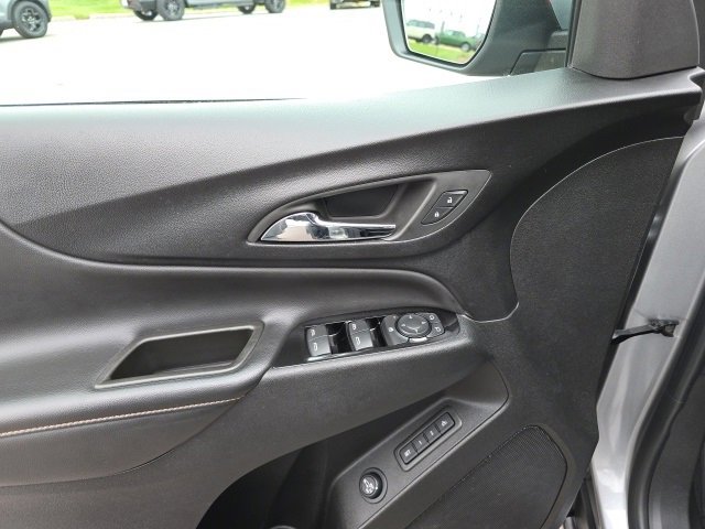 Used 2023 Chevrolet Equinox Premier image 12