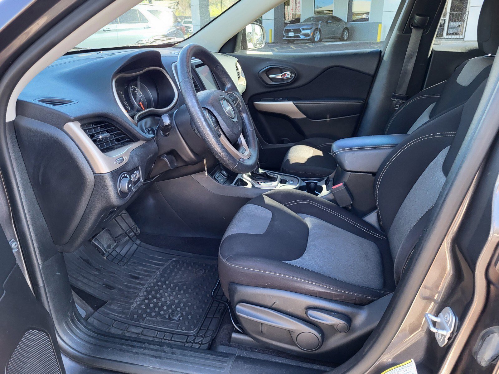 Used 2018 Jeep Cherokee Latitude image 19