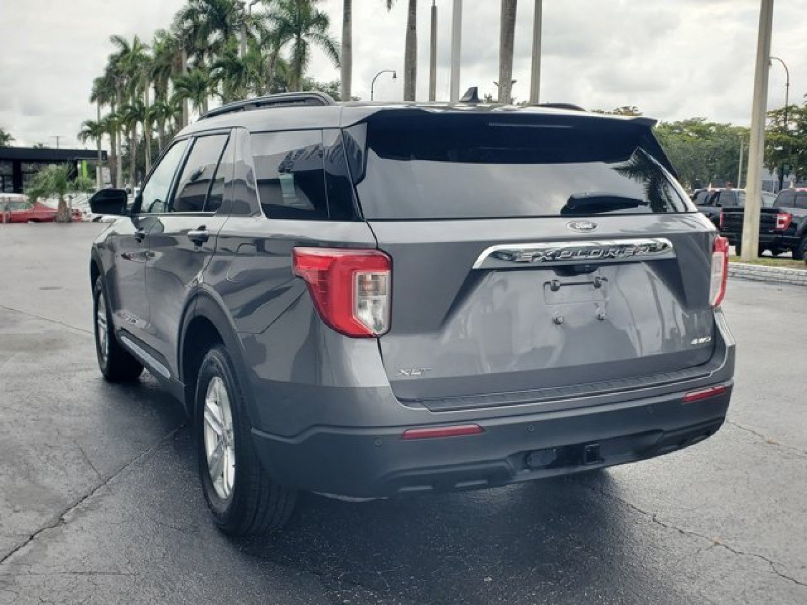 Certified 2022 Ford Explorer XLT w/ Class IV Trailer Tow Package AWD/4WD image 5