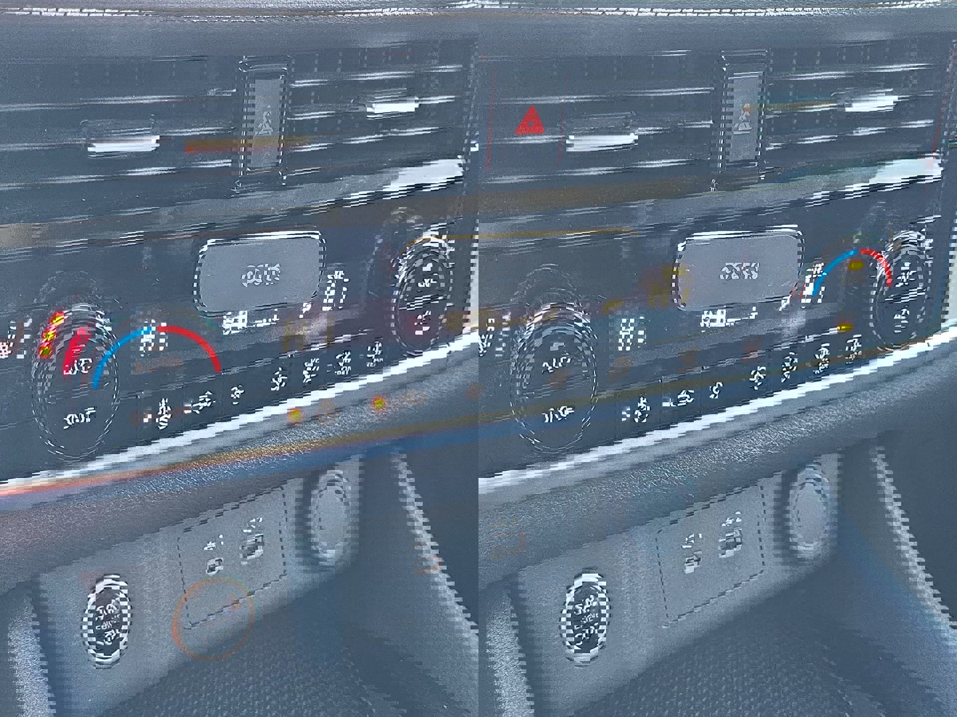 Used 2021 Nissan Rogue SV w/ Premium Package image 19