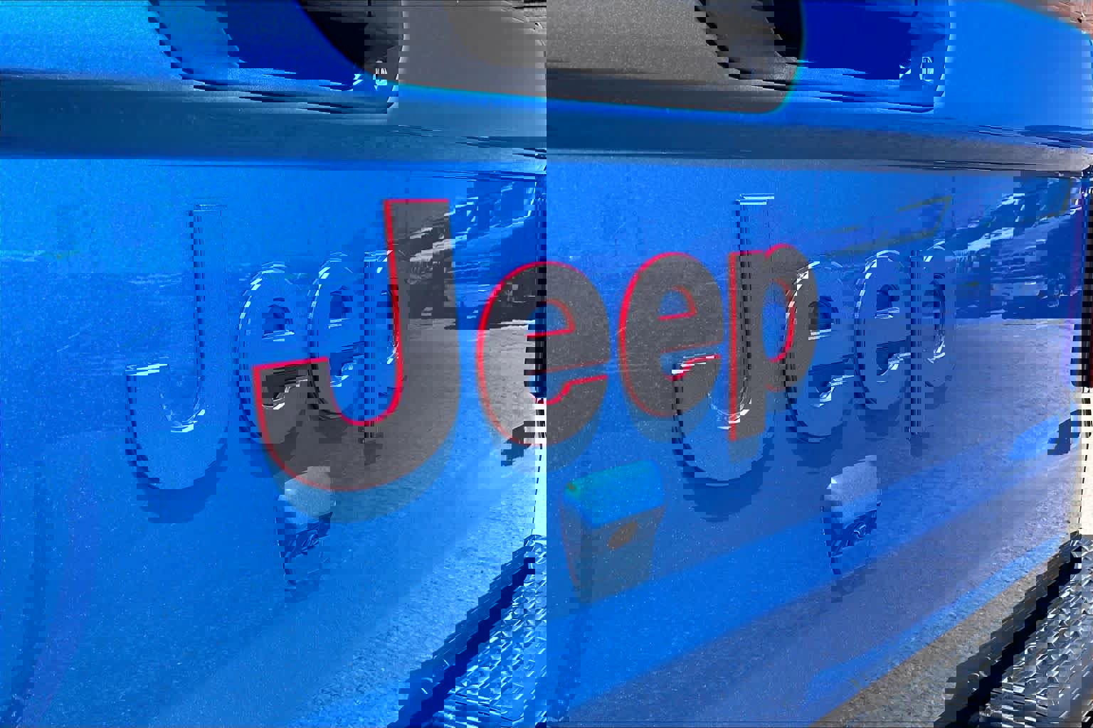 Used 2023 Jeep Gladiator Rubicon w/ Cold Weather Group AWD/4WD image 29